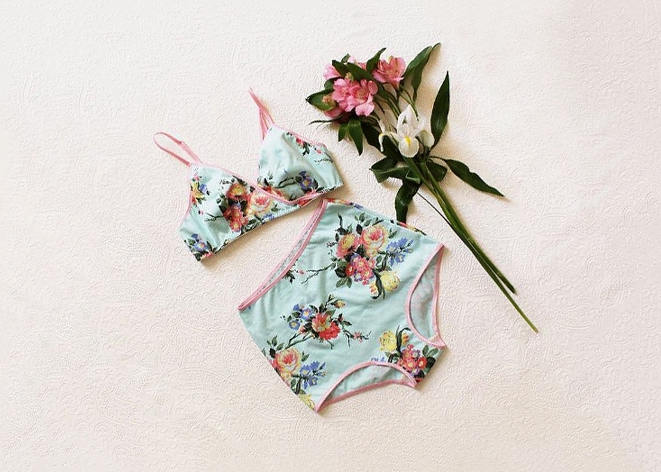 THE SIMPLY UNDIES BIG PINK 2023