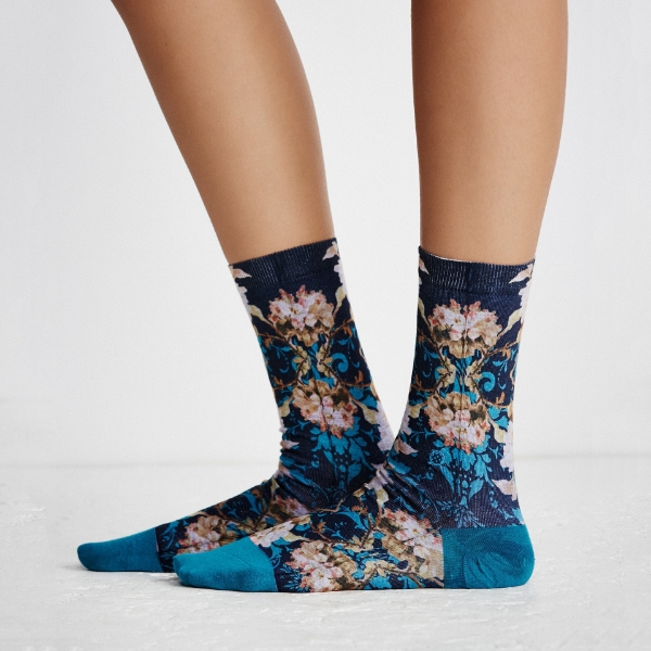 صورة الجوارب النسائية القطنية للجسم